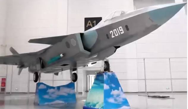 探访航空航天国防科普展 更多展品有序入场